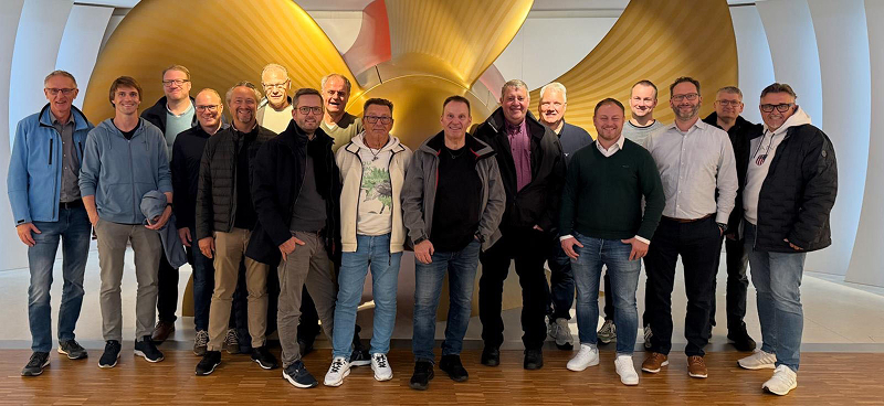Gruppenfoto von Elspro Außendienstmitarbeitern